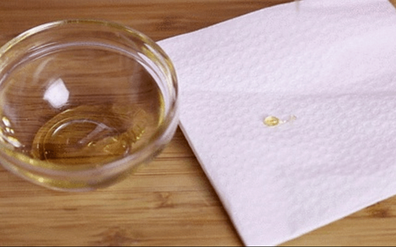 Thử mật ong với giấy thấm